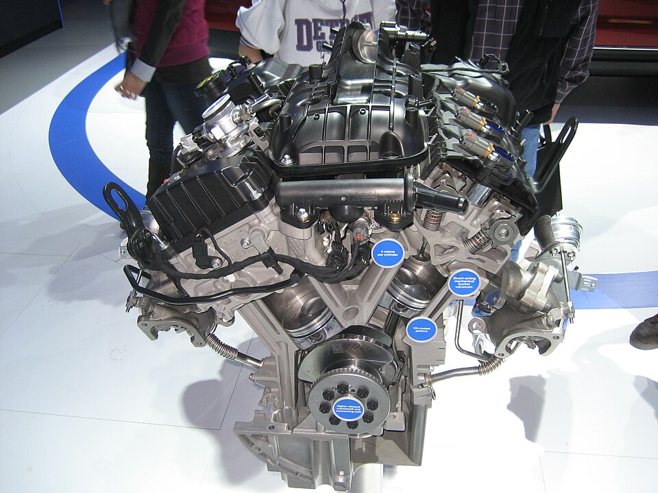 Ford 3.5 EcoBoost – silnik demonstracyjny widziany od tylnej strony